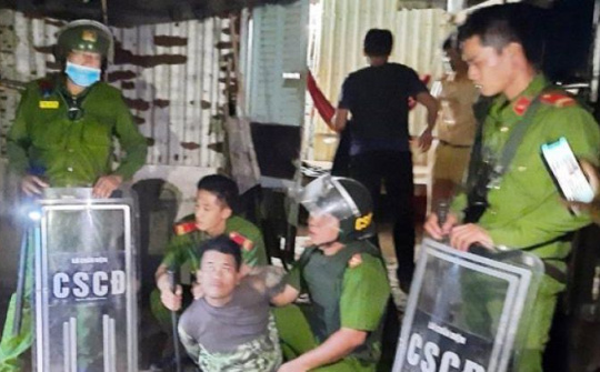 8 giờ nghẹt thở giải cứu cháu bé bị chú ruột khống chế