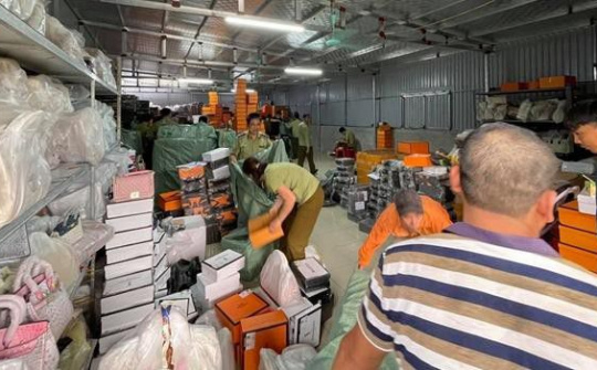 Từ những vụ đột kích ‘tổng kho’ chào bán hàng lậu qua mạng xã hội: Bắt khó, xử lý triệt để còn…khó hơn!