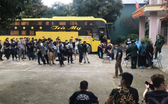Phạt hơn 200 triệu đồng với nhóm 53 người Trung Quốc nhập cảnh "chui"