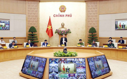 Phó Thủ tướng Thường trực: Điều tra làm rõ có ai chống lưng cho xe quá tải hay không?