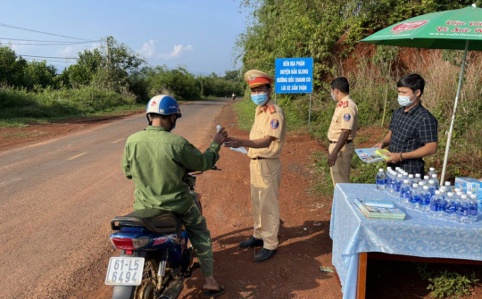 Công an huyện Đắk Glong: Nhiều việc làm ý nghĩa trong dịp lễ