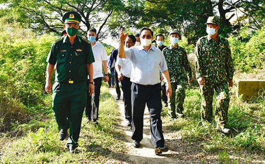 Thủ tướng Phạm Minh Chính thị sát biên giới Tây Nam, động viên lực lượng trên tuyến đầu chống dịch