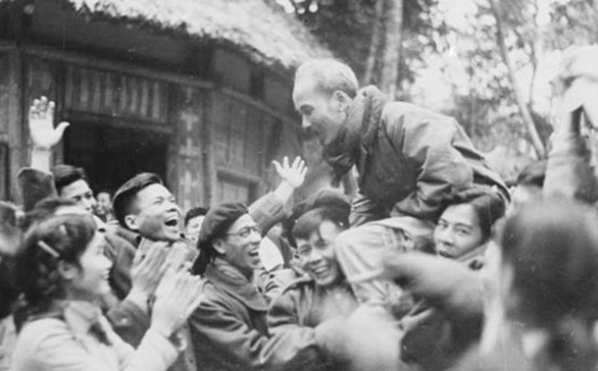 Vận dụng tư tưởng Hồ Chí Minh về dựa vào dân để xây dựng Đảng trong sạch, vững mạnh trong thời kỳ mới