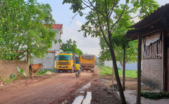 Phú Bình - Thái Nguyên: Lợi dụng dịch bệnh Covid-19, xe quá tải “băm nát” đường quê