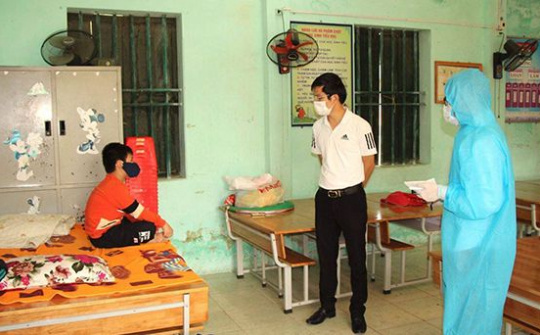 Hỗ trợ tiền ăn cho tất cả trẻ em từ 0 - 16 tuổi đang điều trị, cách ly y tế tập trung