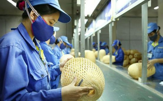 Bảo đảm việc làm bền vững, nâng cao mức sống, cải thiện điều kiện làm việc của công nhân lao động