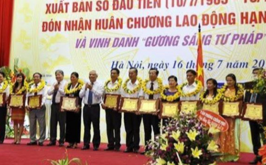 Lần đầu tiên tôn vinh “Gương sáng pháp luật”