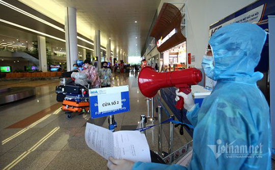 Hà Nội đặt mục tiêu kiểm soát dịch thật nhanh, nhưng không “ngăn sông cấm chợ”.