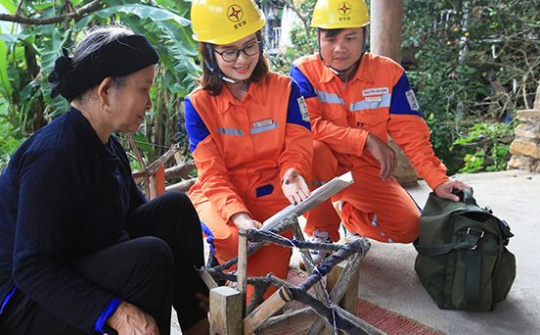 Phát triển kinh tế đi đôi với tiến bộ và công bằng xã hội