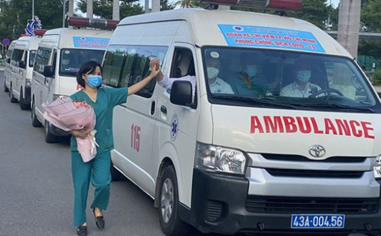 Chủ động xem xét, quyết định việc tiếp nhận xe cứu thương do tổ chức, cá nhân tài trợ phòng, chống dịch bệnh