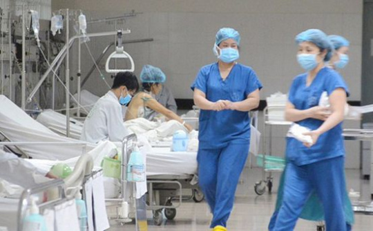 Quản lý chặt người bệnh COVID-19 và người nhà người bệnh trong bệnh viện bị cách ly y tế