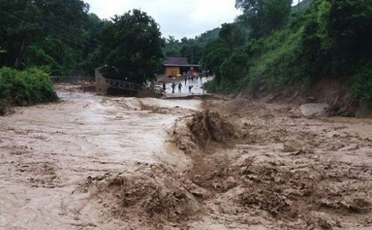 Chủ động ứng phó với diễn biến mưa lớn, lũ quét, sạt lở đất, ngập úng