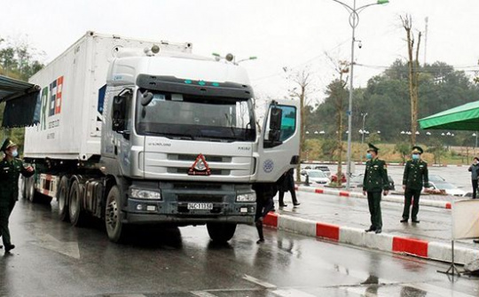 Phối hợp tạo thuận lợi cho phương tiện vận chuyển hàng hóa, vận chuyển chuyên gia, công nhân tới TPHCM