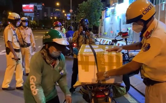 Những câu chuyện cảm động về người “chiến sĩ áo vàng”