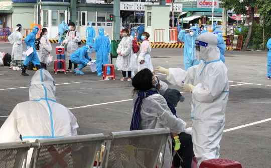 Lâm Đồng: Chở người từ vùng dịch về thả giữa đường, 7 hộ dân bị phong tỏa