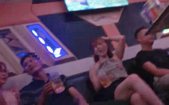Thanh Hóa: Phạt 33 triệu đồng chủ quán karaoke và 9 người tụ tập hát hò
