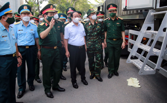 Phó Thủ tướng Lê Văn Thành kiểm tra các kho hàng và hệ thống phân phối lương thực, thực phẩm của TPHCM