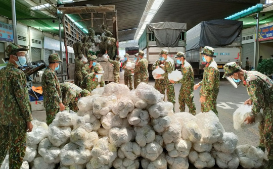 Điều thêm 2000 quân nhân; 50 trạm xá di động giúp dân trong “vùng đỏ đậm đặc”