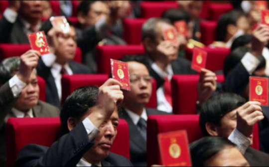 Ai có thẩm quyền cách chức, khai trừ Đảng cán bộ cấp cao sai phạm?