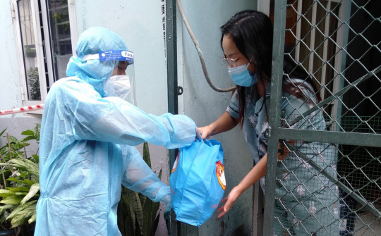 Đích đến cuối cùng của thuốc men, hàng hoá là tới tận tay người dân