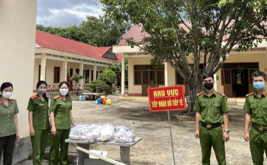 Gần 4000 phần cơm nghĩa tình của CBCS Công an Đắk Nông đến với quân và dân trong các khu cách ly