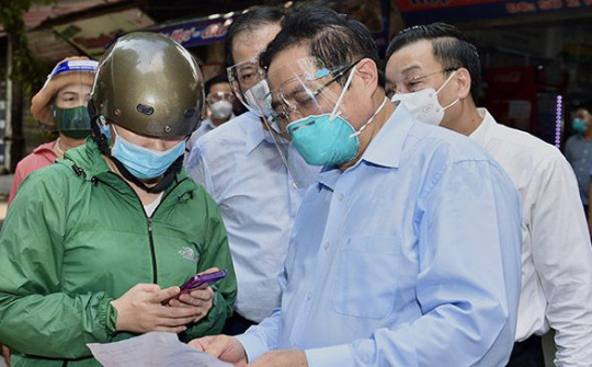 Thủ tướng kiểm tra ổ dịch nóng bỏng nhất, yêu cầu Hà Nội cần tăng cường giãn cách xã hội
