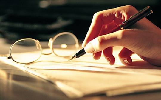 Đấu tranh với những biểu hiện sai trái, lệch lạc trên lĩnh vực văn học, nghệ thuật hiện nay