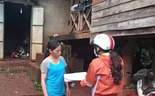 Đắk Lắk: Các giáo viên được nhà trường giao đi đòi tiền đã chi sai  “khóc mếu” vì quá khó.