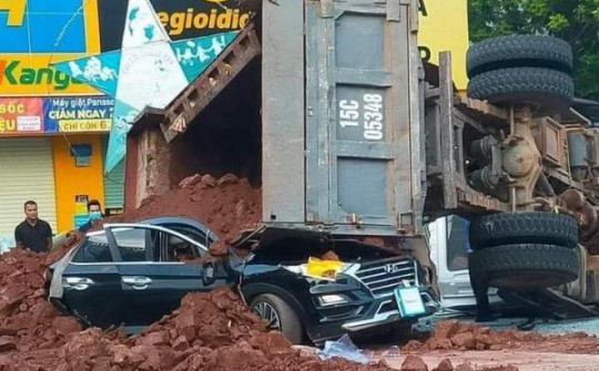 Phú Bình (Thái Nguyên): Xe tải chở đất bị lật gây tai nạn thương tâm