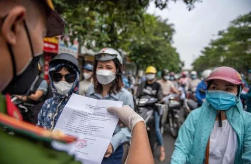 Thủ tướng yêu cầu Hà Nội điều chỉnh bất cập trong việc cấp giấy đi đường