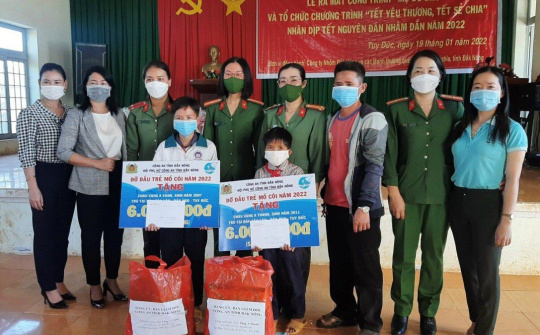 Hội phụ nữ CA Đắk Nông triển khai chương trình “Tết yêu thương, Tết sẻ chia” và nhận đỡ đầu chăm sóc các cháu nhỏ mồ côi