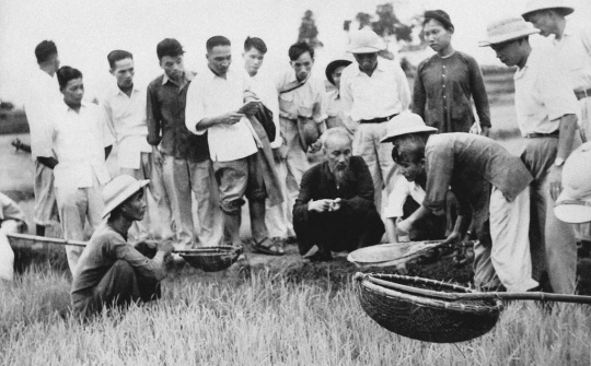 Lấy dân làm gốc - một trong những bài học kinh nghiệm của Đảng trong lãnh đạo công cuộc đổi mới ở Việt Nam