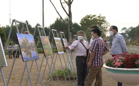 Triển lãm Ảnh nghệ thuật kỷ niệm Ngày giải phóng Kon Tum