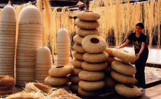 Phát triển bền vững làng nghề: dưới góc nhìn thi hành pháp luật