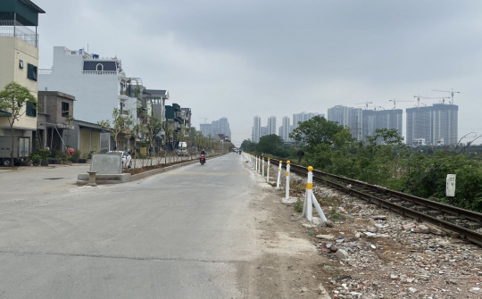 La Phù (Hà Nội): Ngang nhiên làm đường bê tông trên hành lang đường sắt