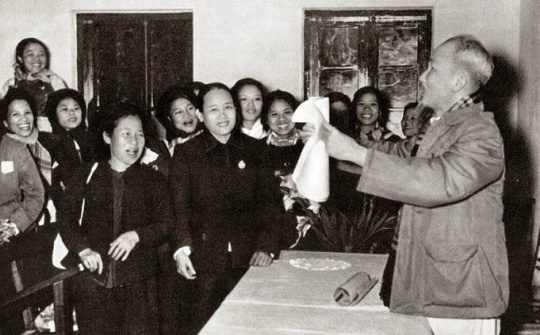 Hồ Chí Minh với xây dựng đạo đức công dân