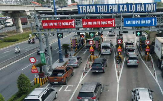 Phạt nghiêm phương tiện không đủ điều kiện đi vào làn thu phí ETC gây ùn tắc giao thông