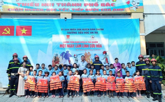 Huyện Bình Chánh: Huấn luyện và trải nghiệm “Một ngày làm lính cứu hỏa” cho hơn 1.000 học sinh