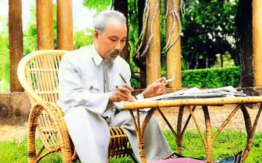 Quan điểm của Hồ Chí Minh về bảo vệ nền tảng tư tưởng của Đảng và sự vận dụng trong cuộc đấu tranh chống quan điểm sai trái, thù địch hiện nay