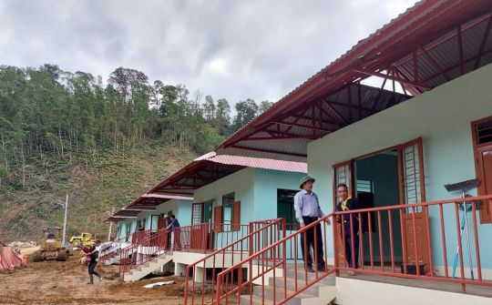 Hỗ trợ đồng bào dân tộc thiểu số xây nhà, khai hoang, phục hóa, cải tạo đất