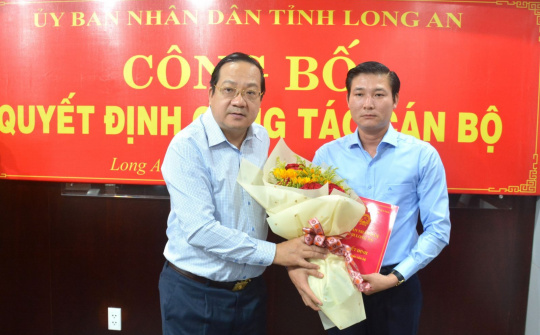 Long An: Công bố các Quyết định về công tác cán bộ