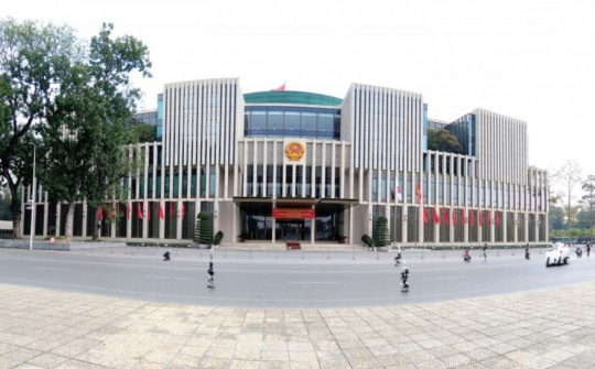 Nhà nước Việt Nam có toàn quyền và thực hiện đầy đủ quyền lực được nhân dân giao phó