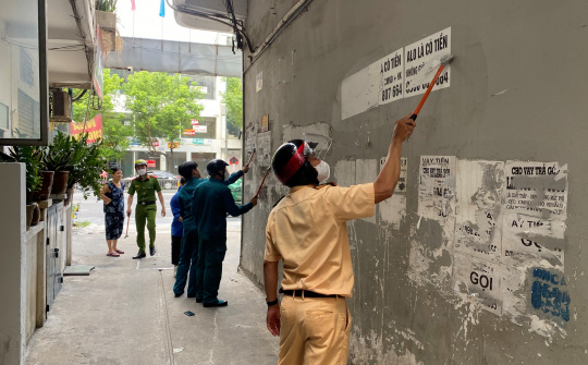 CSGT đường bộ, đường sắt đồng loạt ra quân xóa bảng quảng cáo trái phép