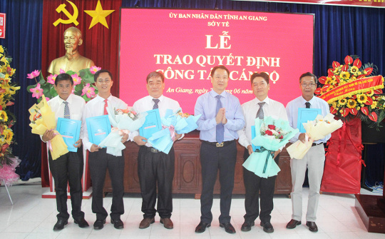 Sở Y tế An Giang: Trao nhiều quyết định công tác cán bộ