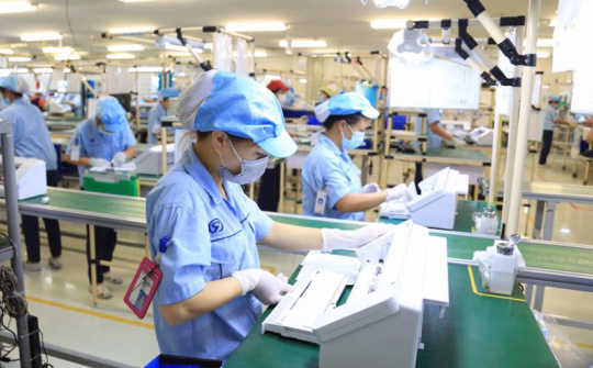 Bảo đảm quyền lao động và việc làm trong Hiến pháp và pháp luật Việt Nam