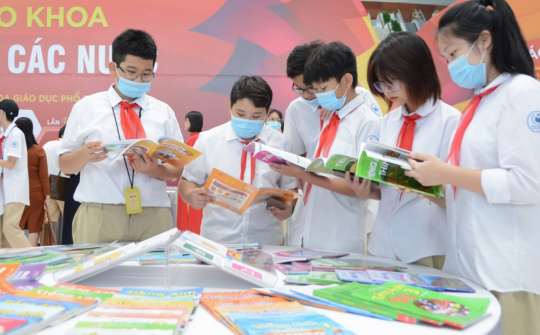 Bảo đảm sách giáo khoa và giáo viên kịp thời cho năm học 2023 - 2024