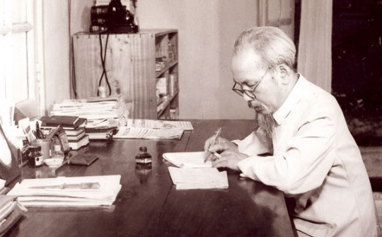 Quán triệt quan điểm của Hồ Chí Minh về thái độ với sai lầm, khuyết điểm