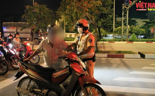 Cảnh sát giao thông TP.HCM: Đội An Lạc kiểm tra nồng độ cồn