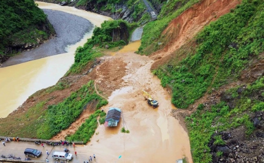 Tập trung phòng, chống, giảm thiệt hại do sạt lở đất, bờ sông, bờ biển và lũ quét