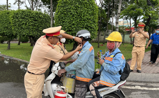 CA TP.HCM bảo đảm ATGT trong dịp lễ và tháng cao điểm cho học sinh